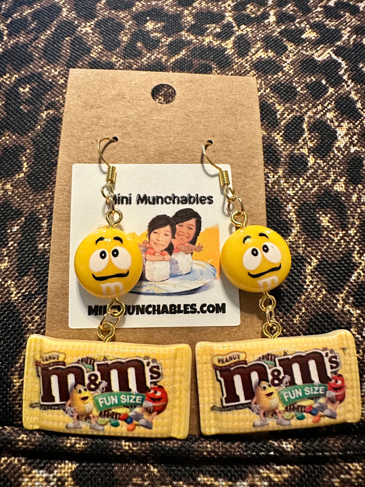 Double Trouble Button-shaped chocolate pieces w/peanuts